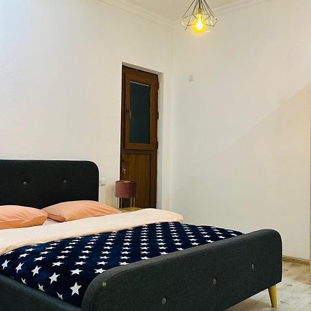 Sweet Apartment In 库塔伊西 外观 照片
