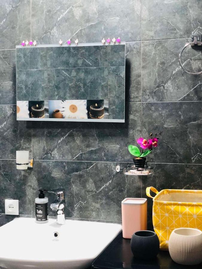 Sweet Apartment In 库塔伊西 外观 照片
