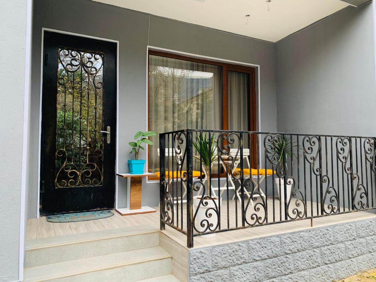 Sweet Apartment In 库塔伊西 外观 照片