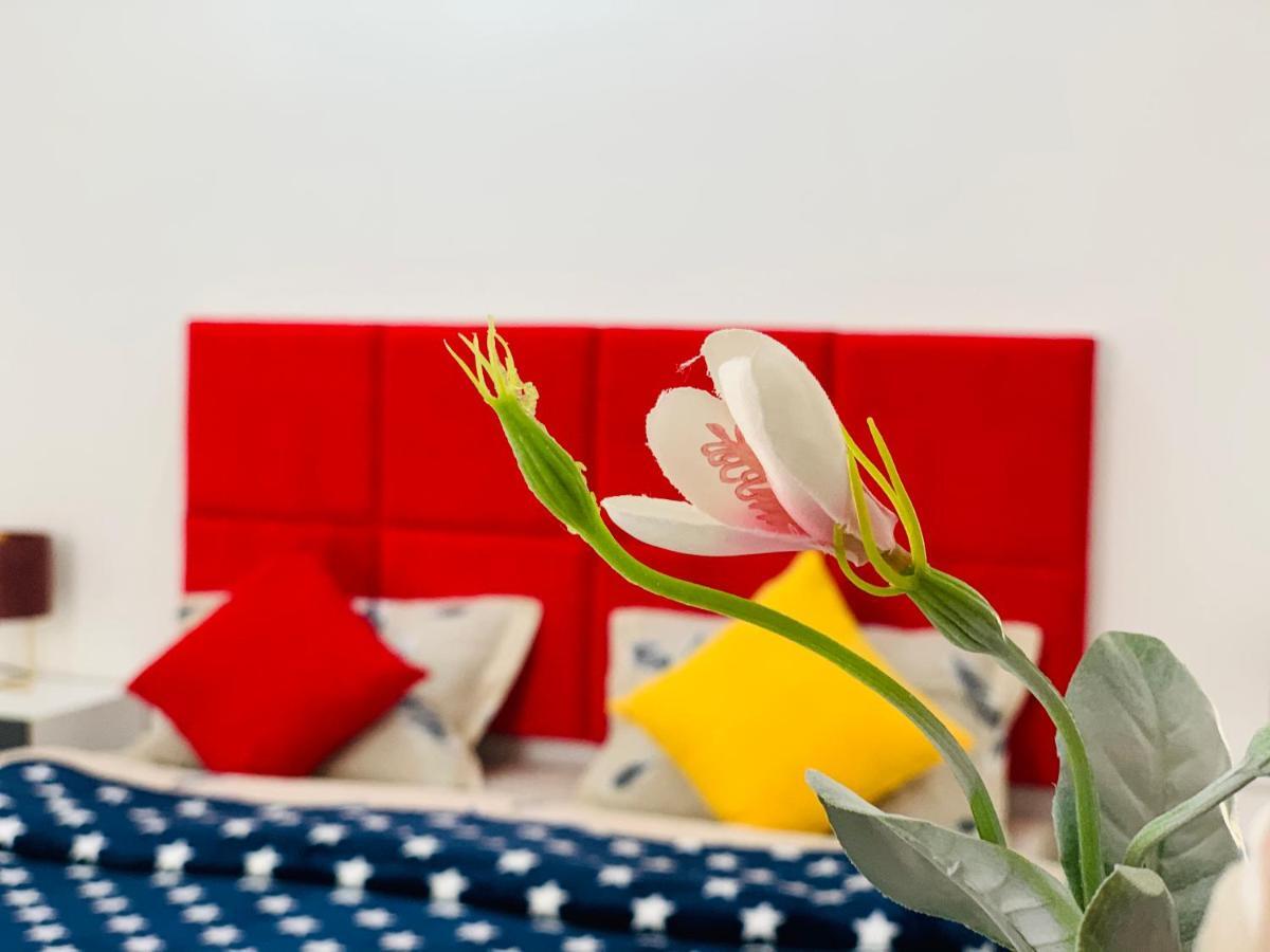 Sweet Apartment In 库塔伊西 外观 照片