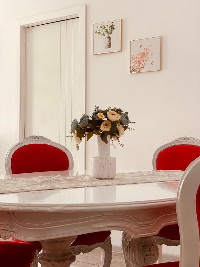 Sweet Apartment In 库塔伊西 外观 照片