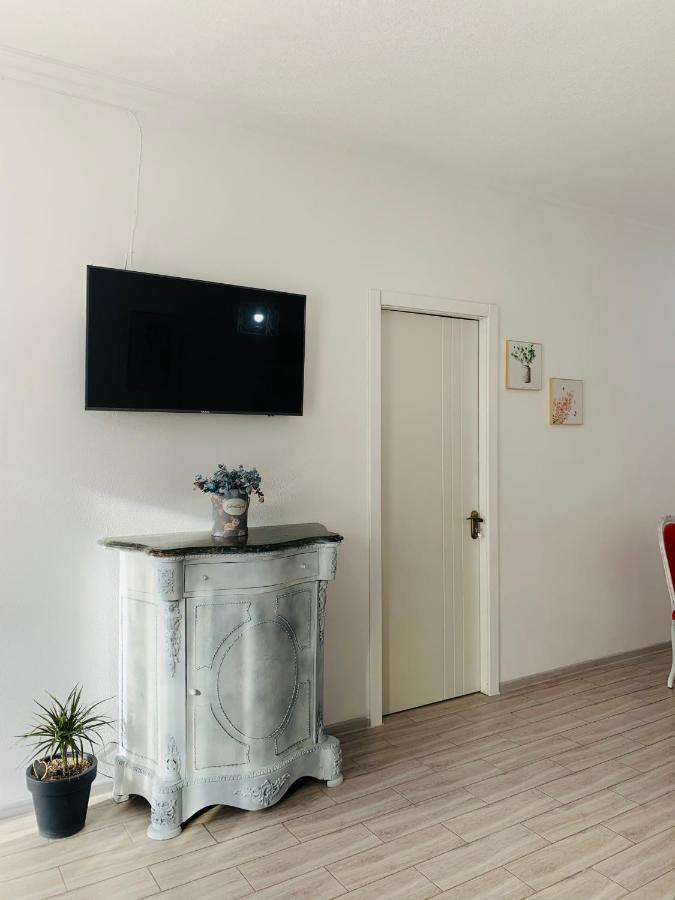 Sweet Apartment In 库塔伊西 外观 照片
